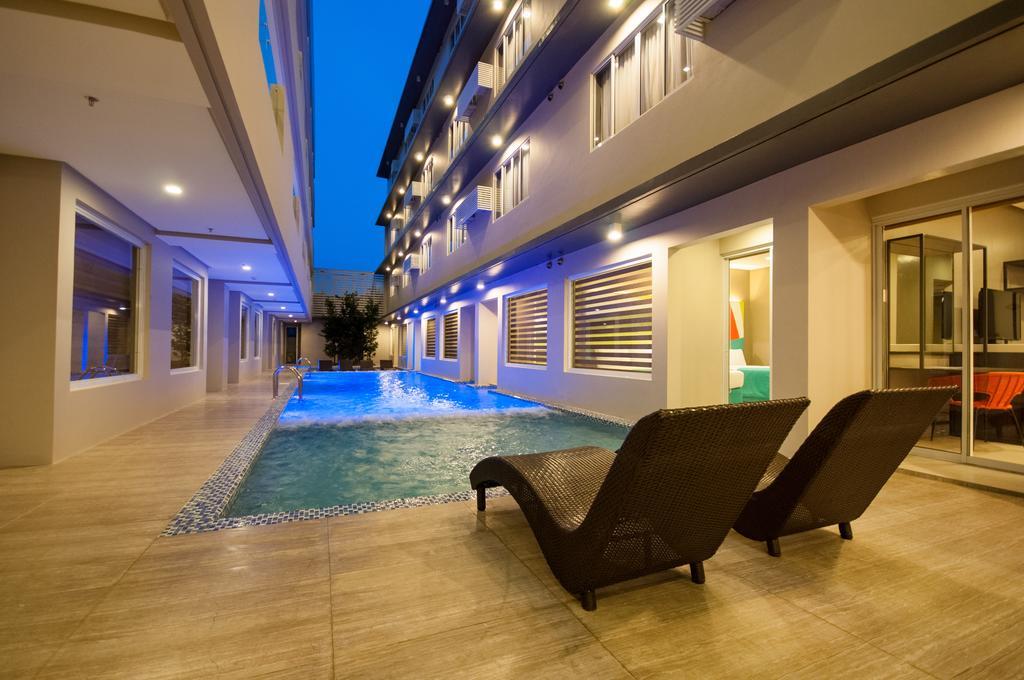 Готель Boracay Uptown Balabag  Екстер'єр фото