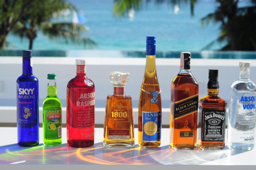 Готель Boracay Uptown Balabag  Екстер'єр фото